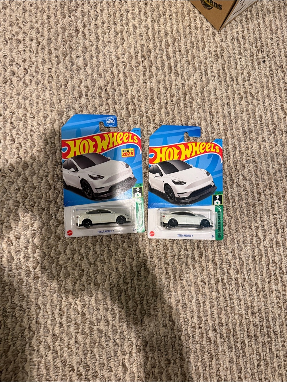 Tesla White Hot Wheels Model Y Twin Pack